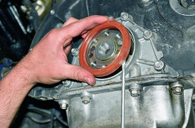 Replacing the engine oil seal Ford (Ford)