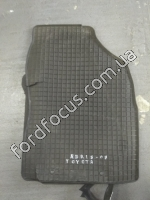 94210  mats at salon for Toyota Auris ‘06-12, резиноatые ( небольшой дефект)